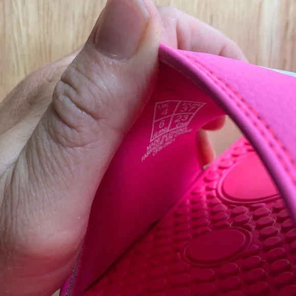 Puma Bold Pink Slides - Picture 6 of 6